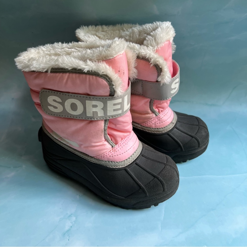 Sorel Pink and Cream snow commander Boots